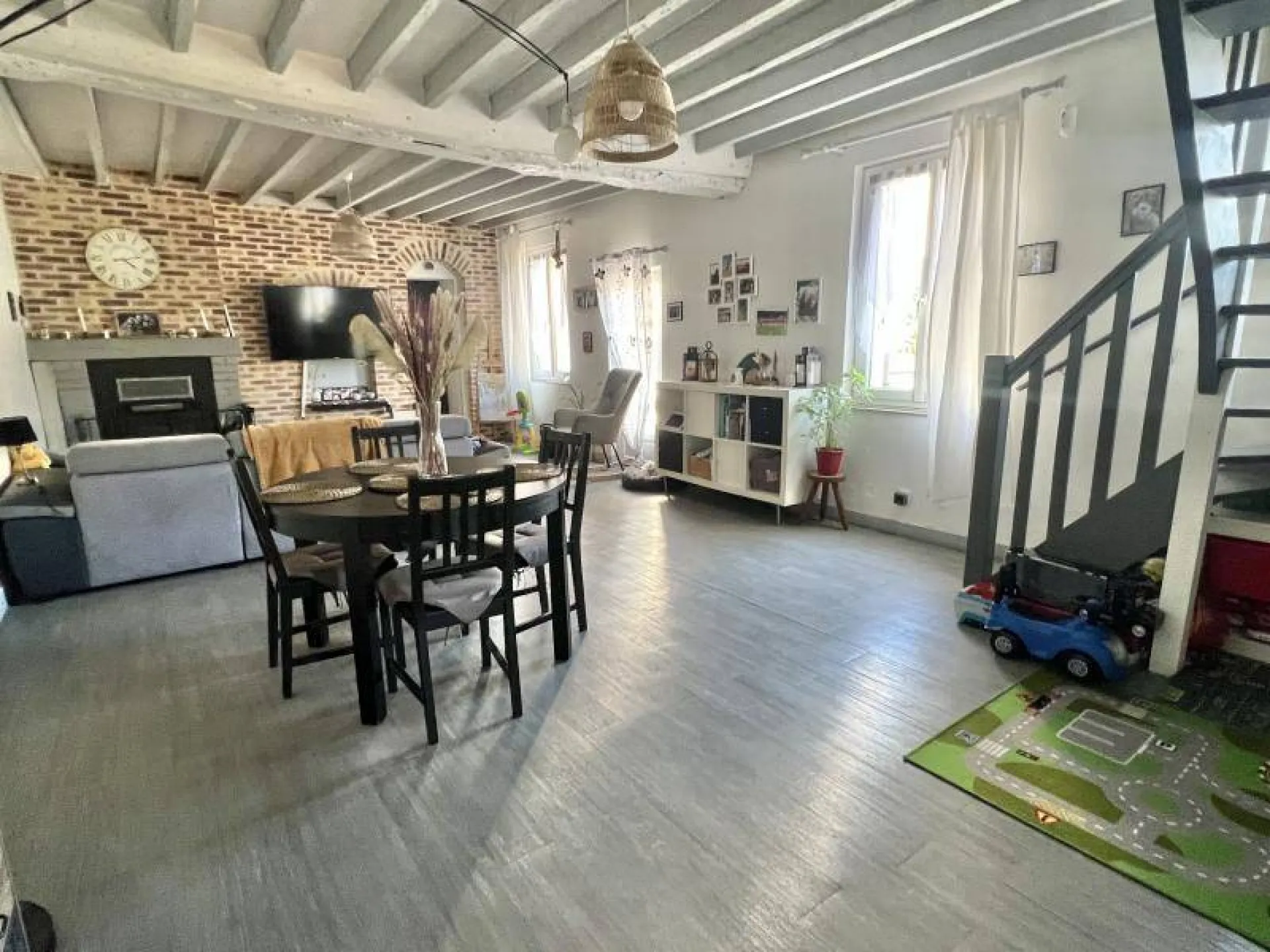 Maison rénovée de 140 m² édifiée sur 649 m² de terrain sur la commune de ST PIERRE LES ELBEUF