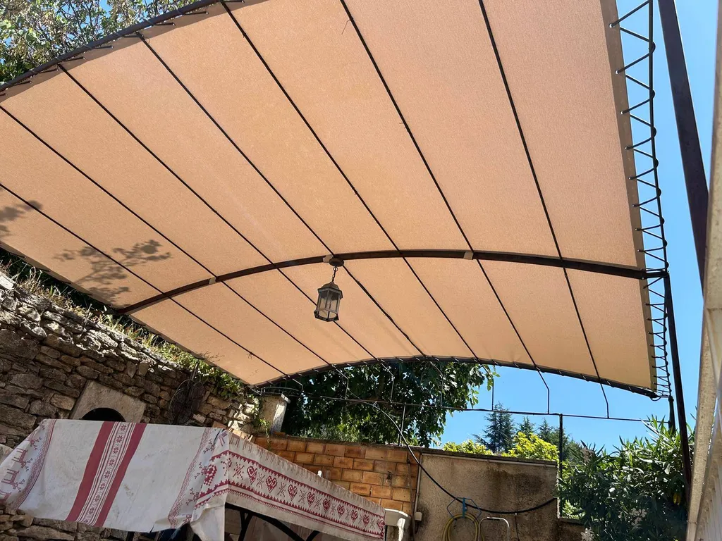 Installation de toile de Pergola à Apt dans le Luberon 84