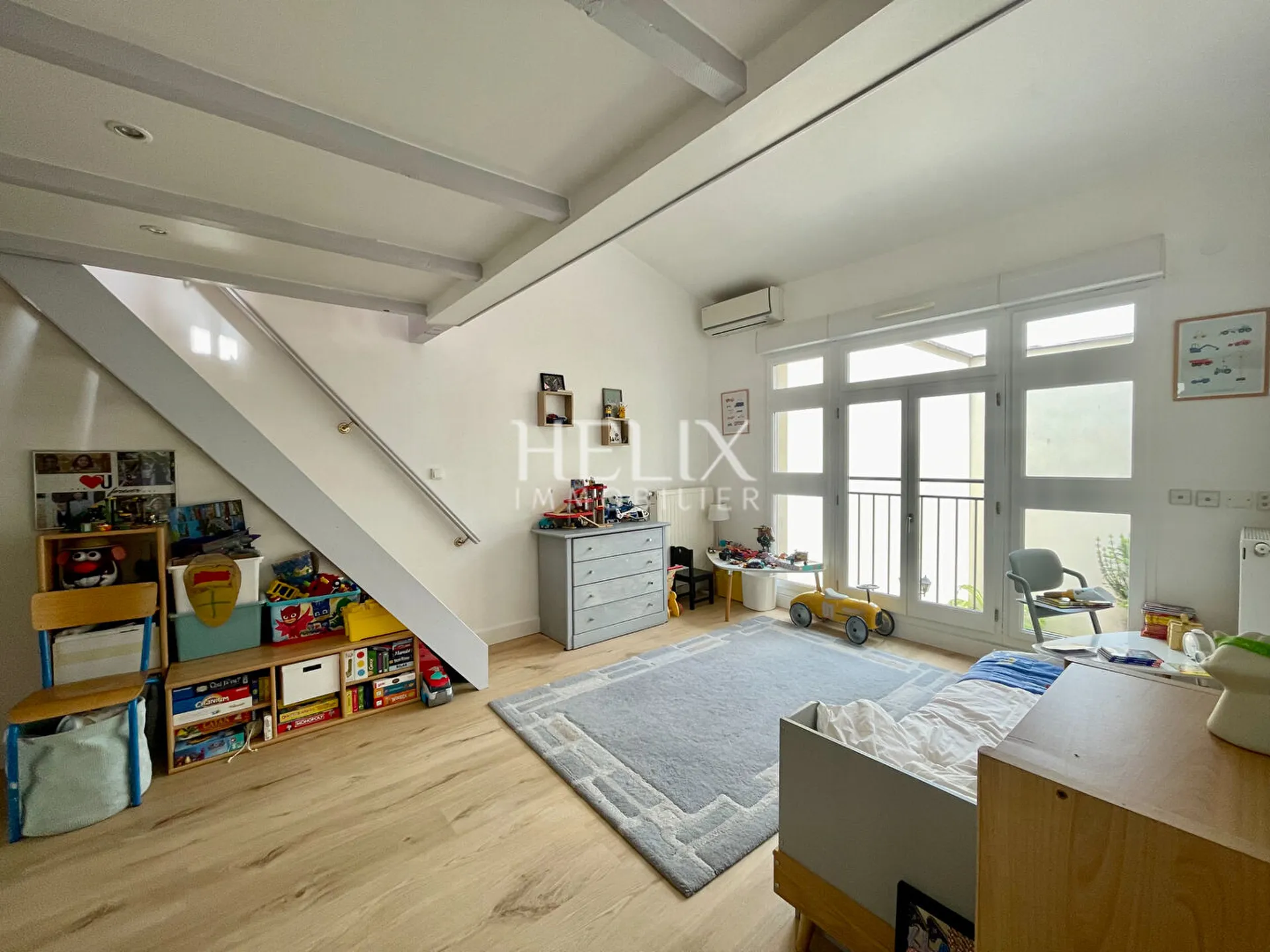 appartement en duplex comme une maison dans le centre ville du Vésinet proche commerce et gare RER