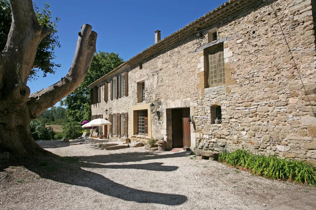 Maison bourgeoise avec gîtes et piscine à vendre