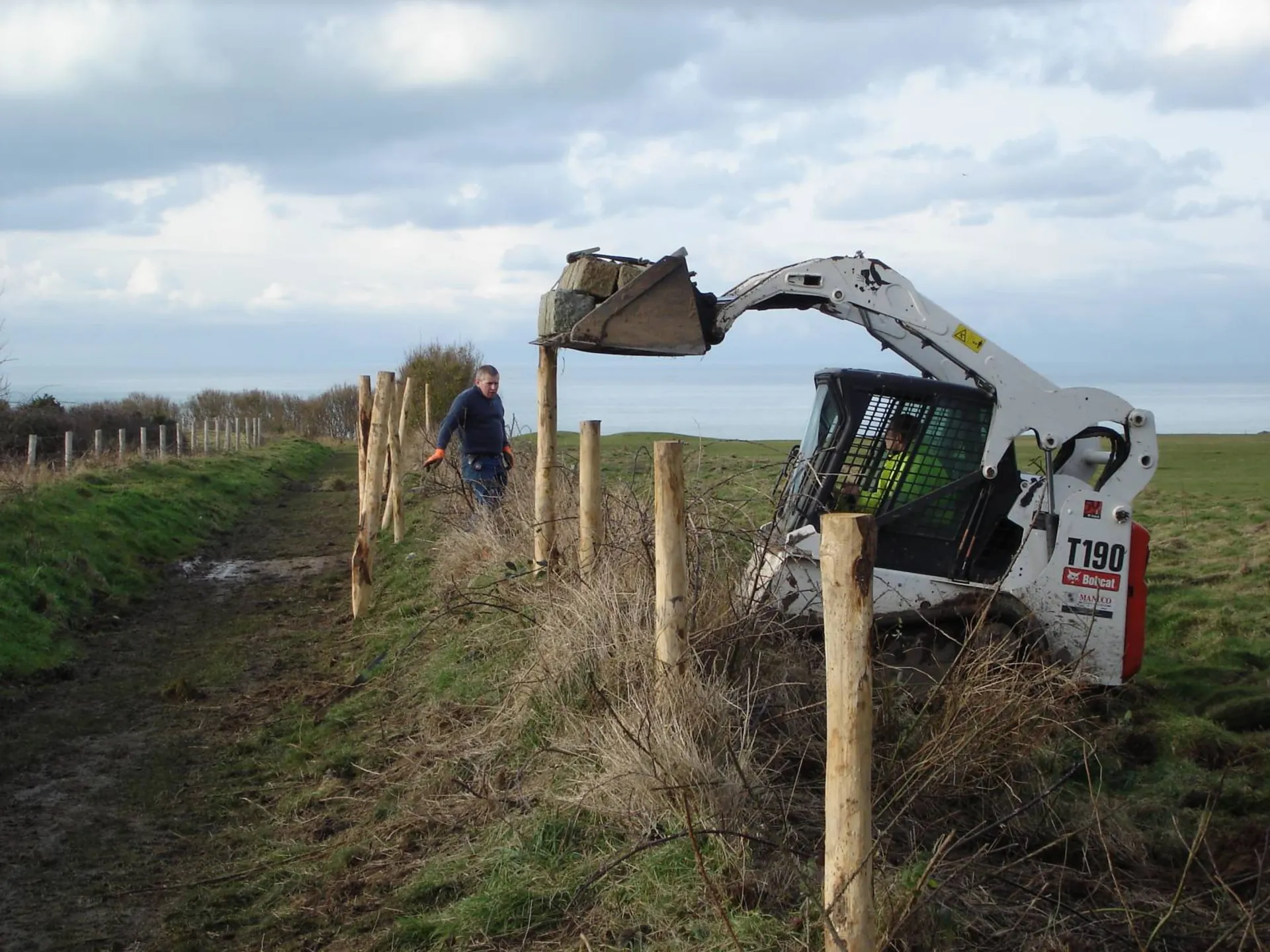 Pose de clôtures anti sangliers au Golf d'Etretat 76