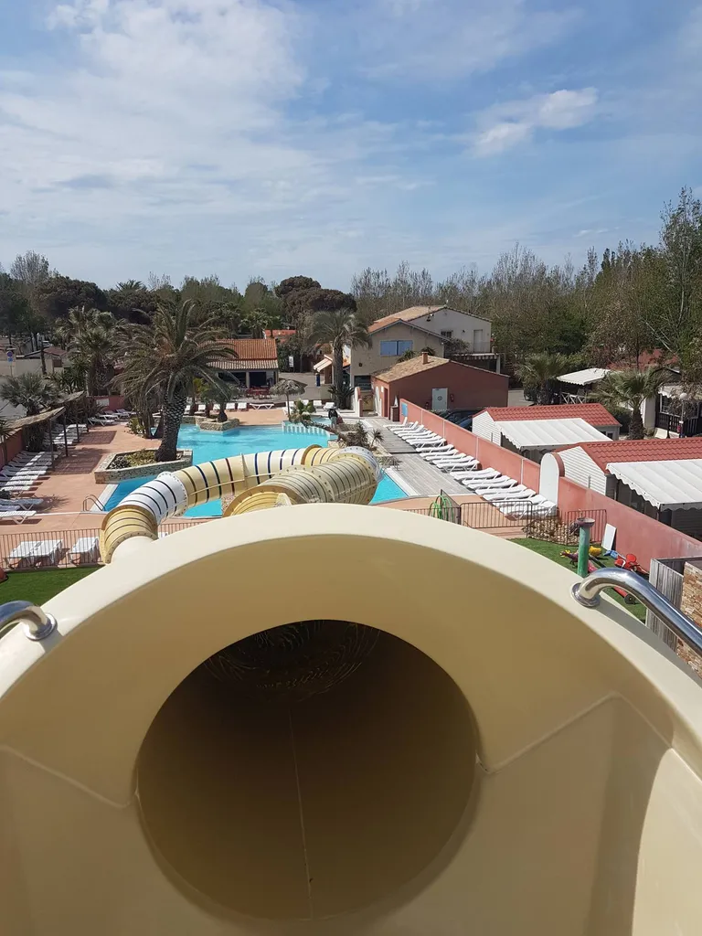 location pas chère avec piscine chauffée et toboggan bord de plage proche de Marseillan