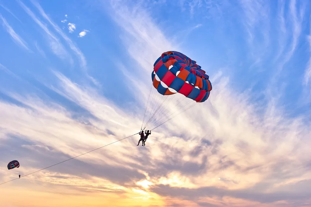 Parachute ascensionnel en duo à Six-Fours-les-Plages : Vol simultané 12 min à 100€ (50€/pers)