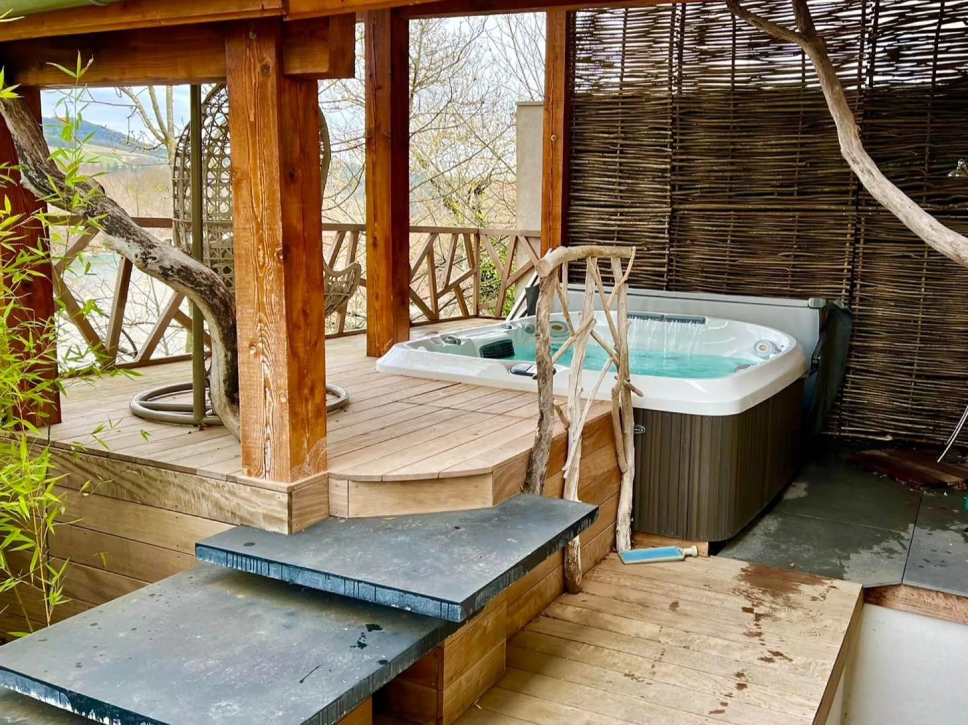 Installer un jacuzzi® sur mesure chez soi : quels sont les avantages ?