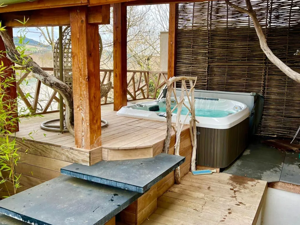 Installer un jacuzzi® sur mesure chez soi : quels sont les avantages ?