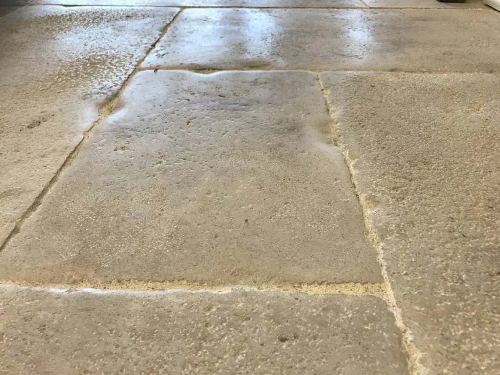 Dalle d'église, dallage cathédrale en pierre de Dordogne pour intérieur et extérieur. PARIS - LYON - UZÈS - NÎMES - BEZIERS - AVIGNON - BASTIA LP PIERRE NATURELLE à PERIGUEUX 