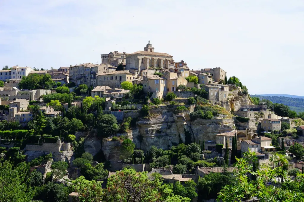 Une hébergement en location dans le Lubéron pour vos vacances ?