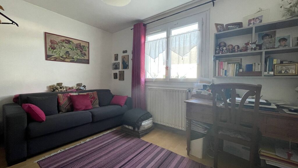 À vendre : Maison proche commodités et écoles à Dieppe : Emplacement recherché, idéal pour un quotidien pratique.