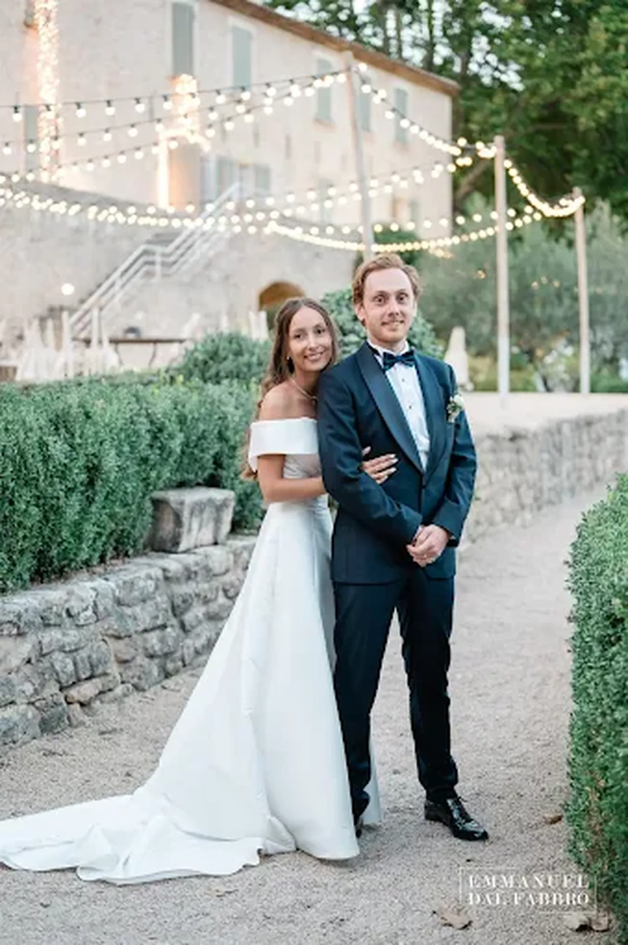 Domaine mariage champêtre Lourmarin 84160 proche Pertuis : hébergement chambre confortable et coin photo oliviers avec prestation traiteur mariage