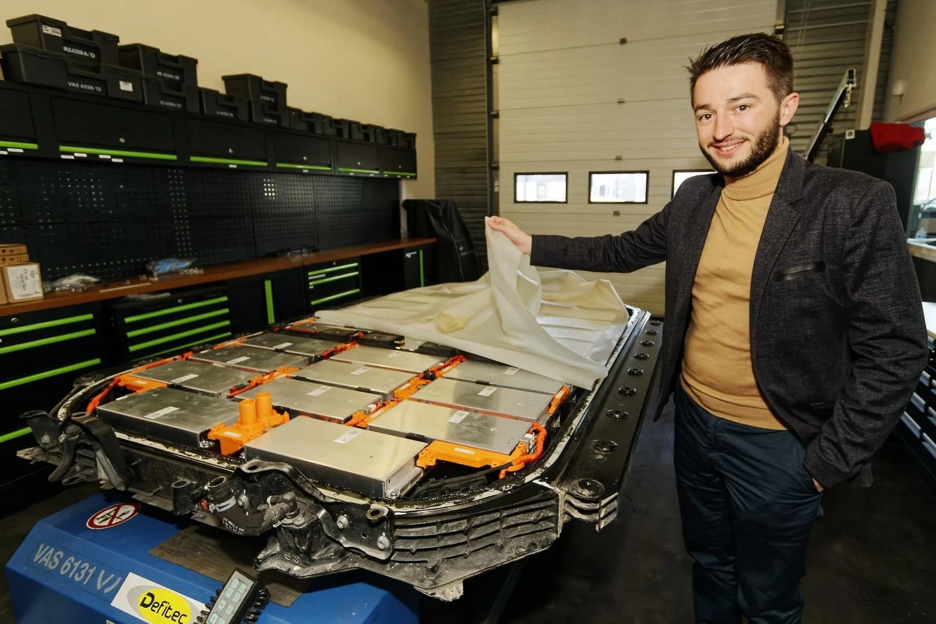 Réparation de batterie voiture électrique et hybride en Normandie : l’expertise unique de Caudebec Automobiles près du Havre