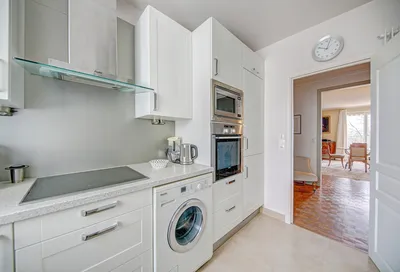 A vendre en exclusivité un grand appartement de 3 chambres avec balcon dans Saint Germain en Laye en centre