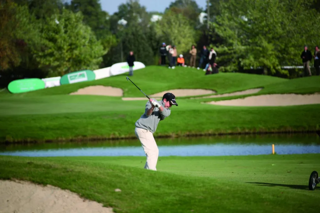 Recherche stage de golf haut de gamme pour mon enfant en Espagne