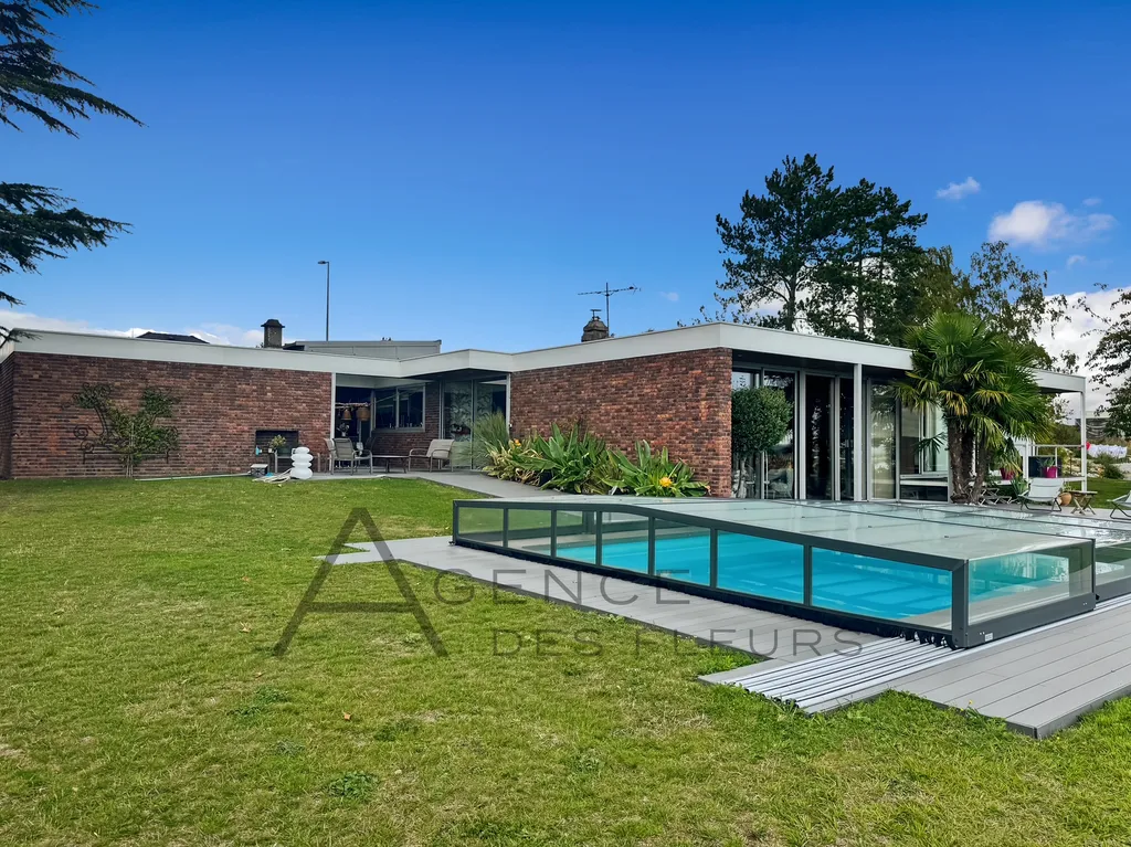 A vendre maison d'architecte de 198 m² habitables édifié sur un terrain de 6100 m² située à FRENEUSE 76410