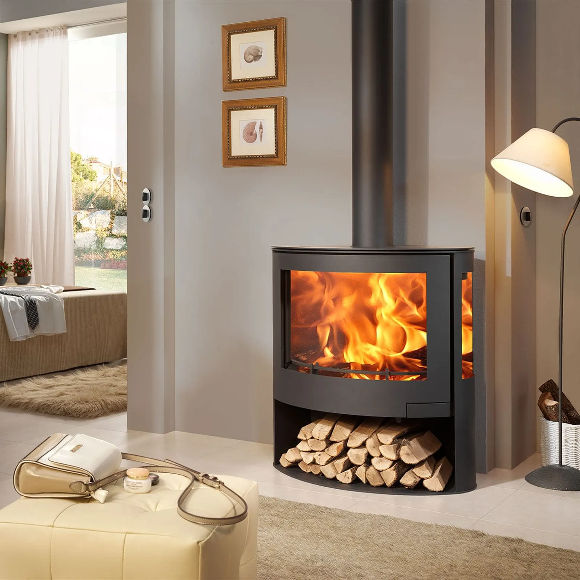Poêle à bois installé à Trévoux pour améliorer le confort thermique et réduire les dépenses de chauffage