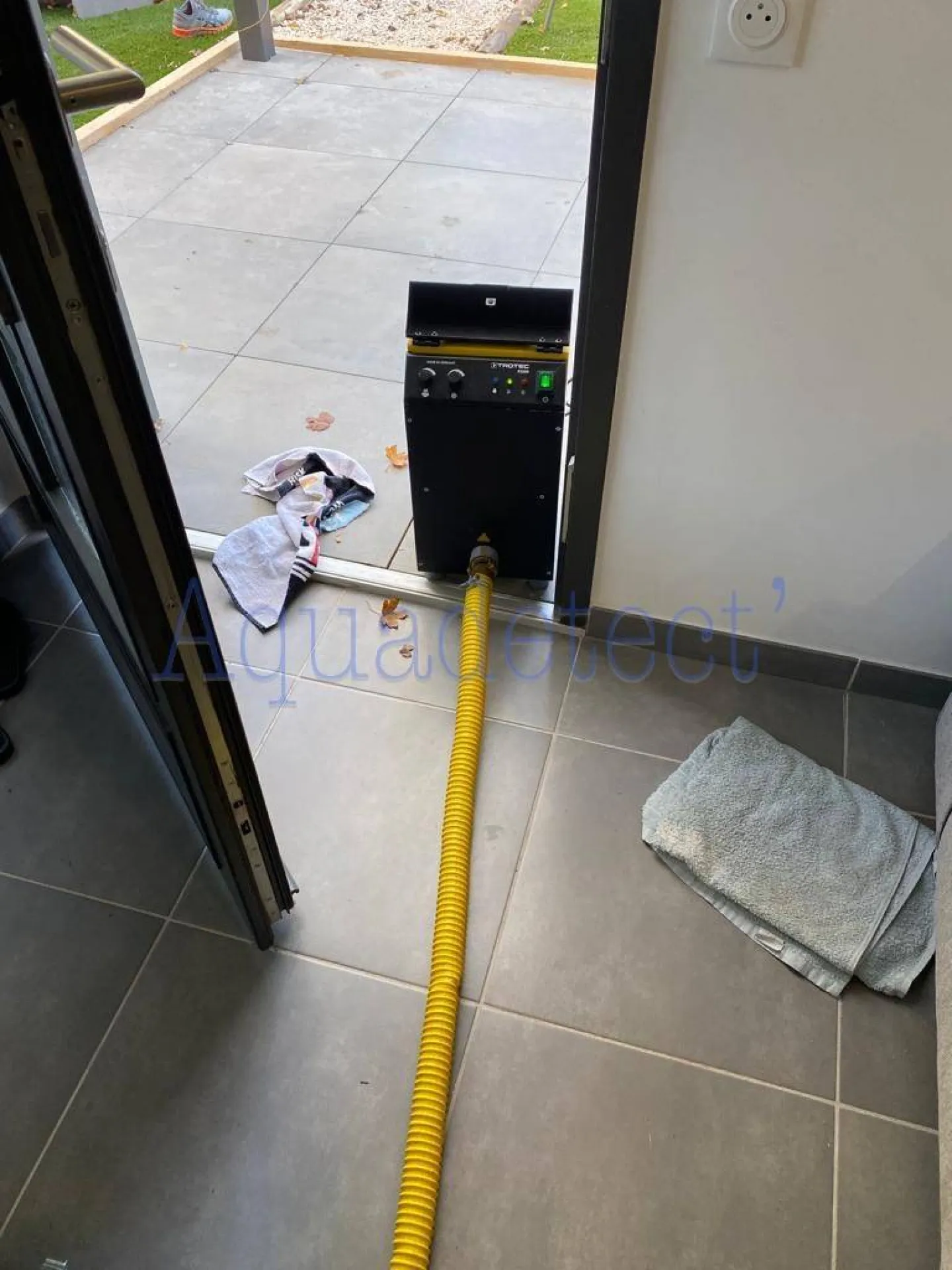 Recherche d'odeurs nauséabondes dans un appartement en rdc à MEYREUIL prés de MARSEILLE dans les Bouches du Rhône