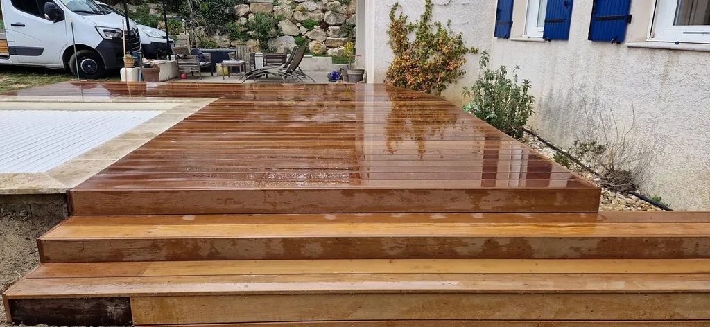 Tour de piscine en bois dans les bouches du Rhône 13