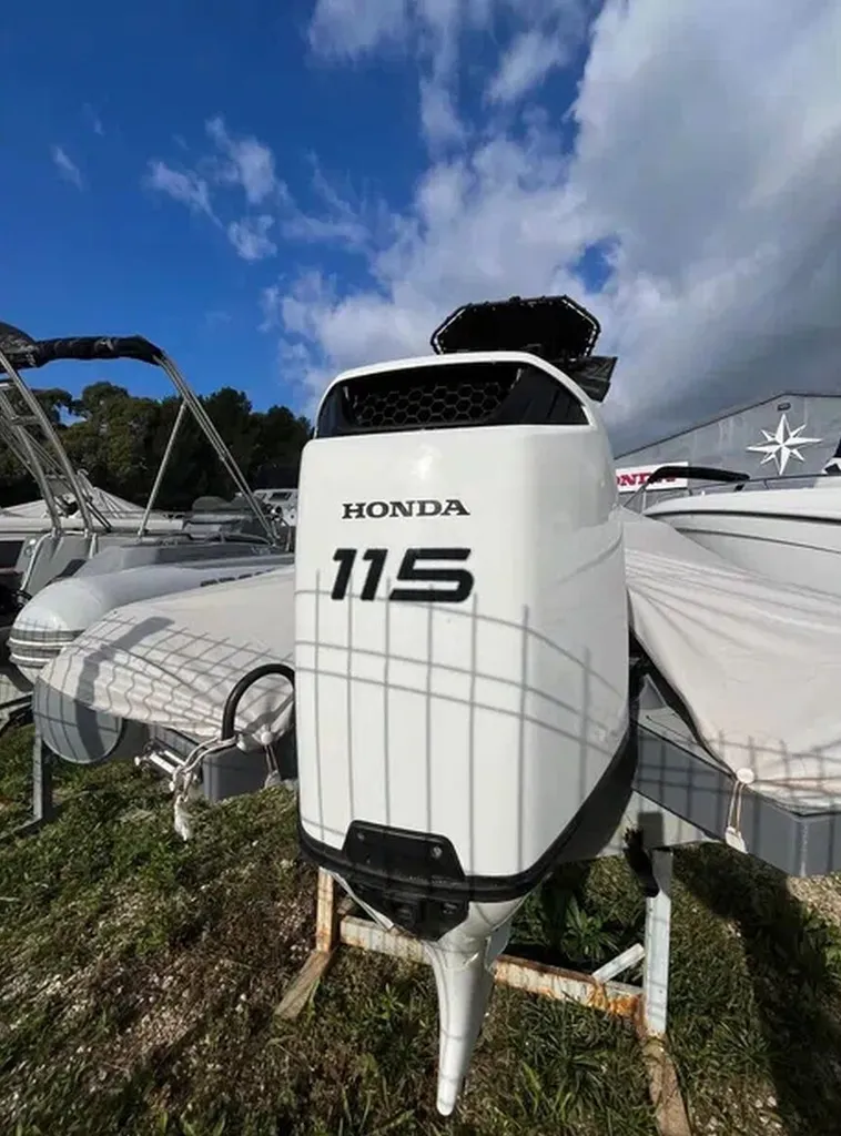 Moteur hors-bord Honda Marine 115 CV d'occasion disponible à la vente près de Toulon