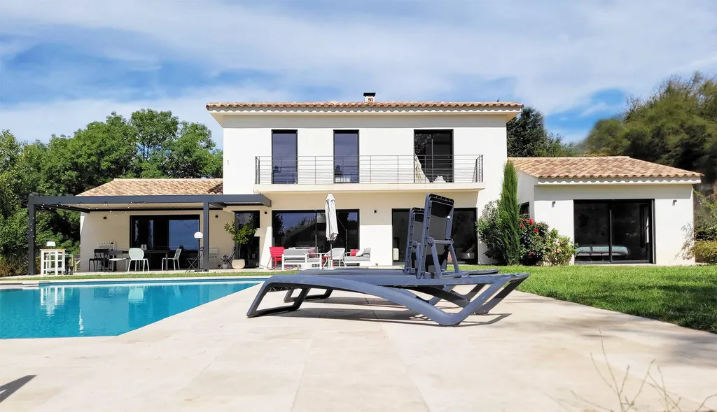 Constructeur de maison moderne sur Aix en Provence dans les bouches du Rhône
