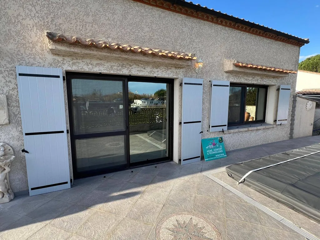 Installation de volets en fibre de verre sur mesure près de Nîmes sur la commune d'Aigues-Mortes