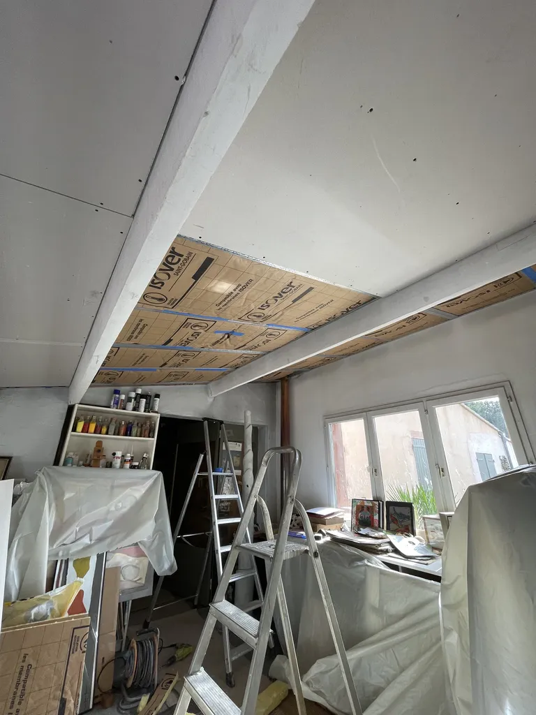 Isolation d un plafond par laine de verre et placo à Aix en Provence 