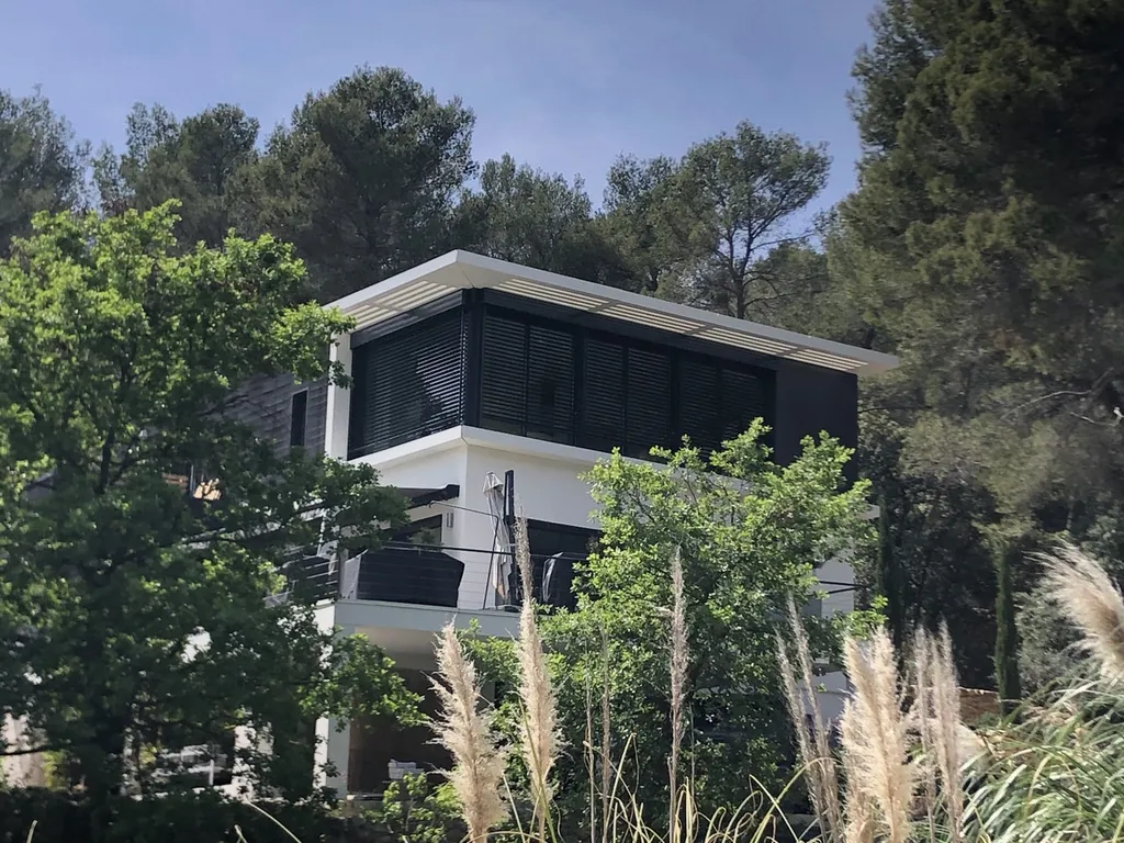 construction d’une véranda en dur sur une terrasse existante à Vauvenargue dans les bouches du Rhône