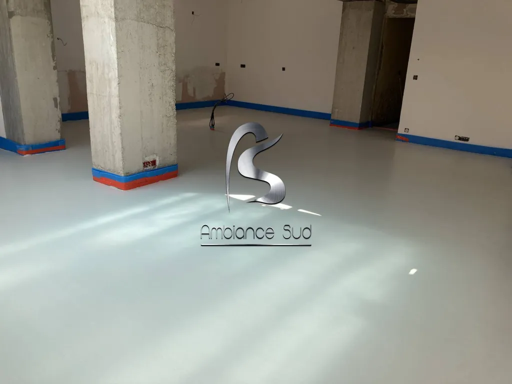 Béton ciré sur carrelage à proximité de Toulon Var 83