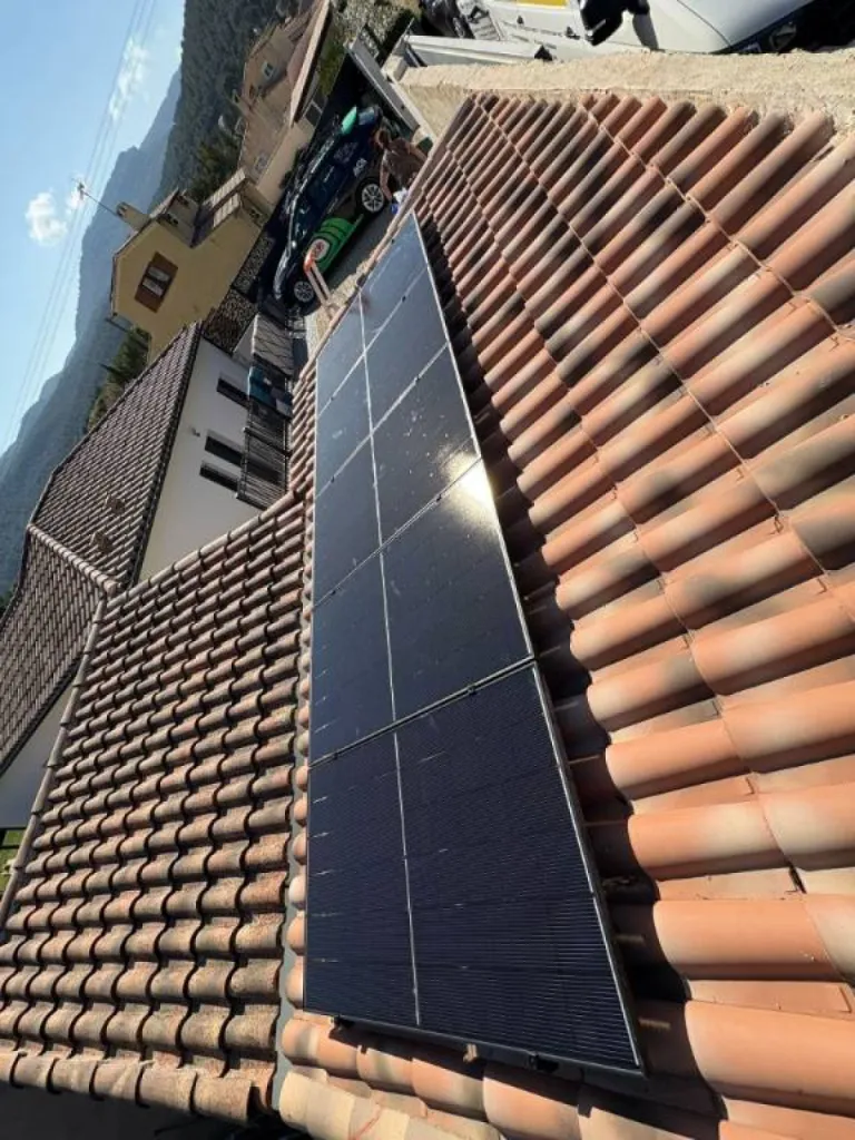 Installation sur mesure de panneaux solaires Meyer Burger en 375W avec une batterie de stockages à partir de 9 990€