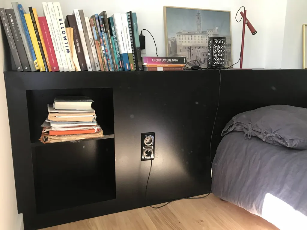 Tête de lit sur mesure réalisée par les artisans de la MENUISERIE GARCIN à Aix en Provence