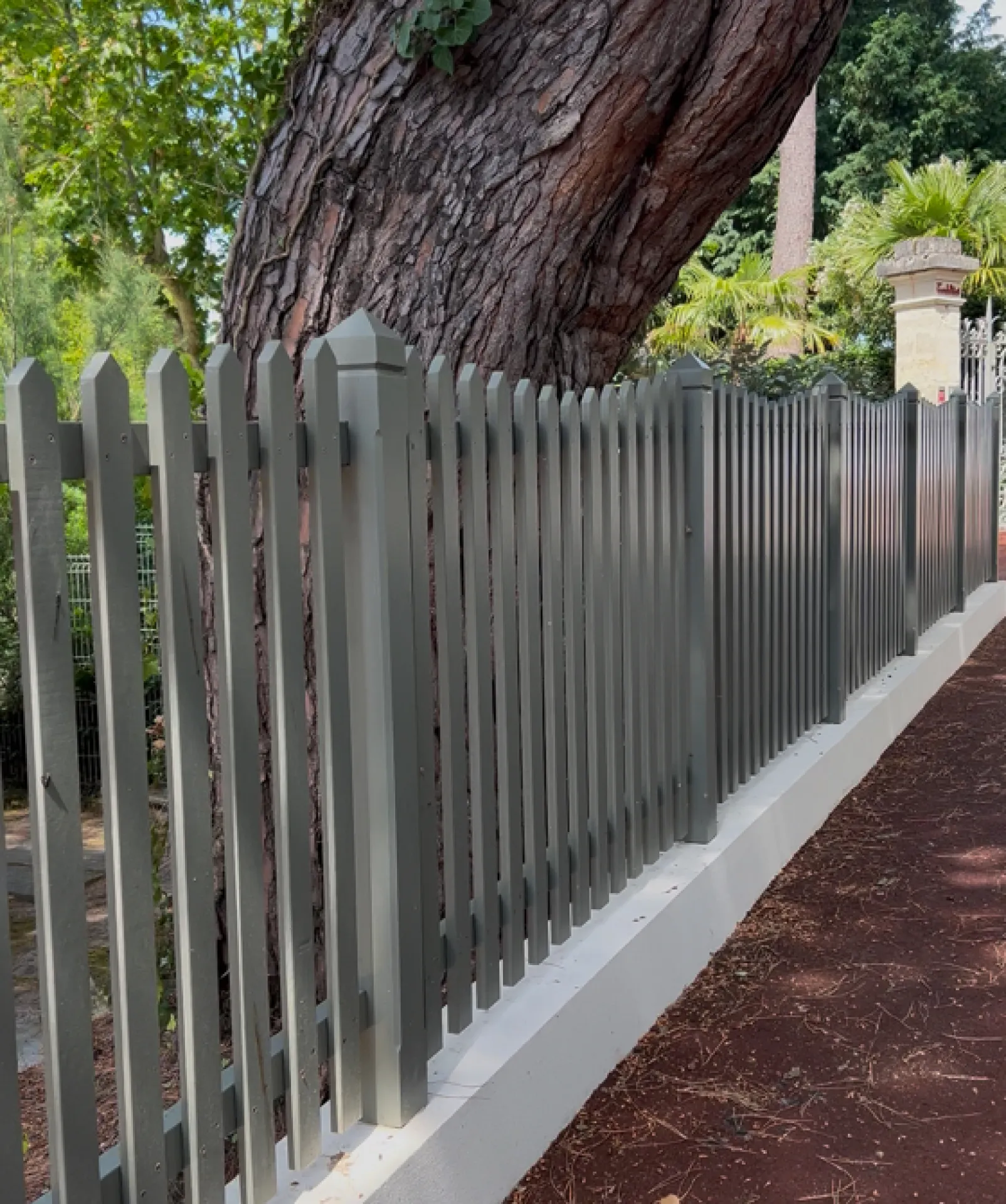 POSE DE CLÔTURES - BOIS, MÉTAL, BÉTON PAR LES PAYSAGES D'ANTOINE SUR LE BASSIN D'ARCACHON