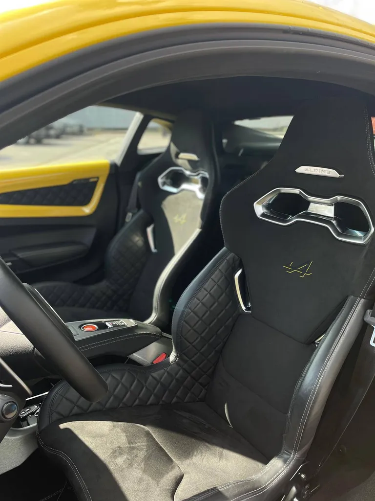 Renault Alpine A110 jaune à Goderville proche de Rouen