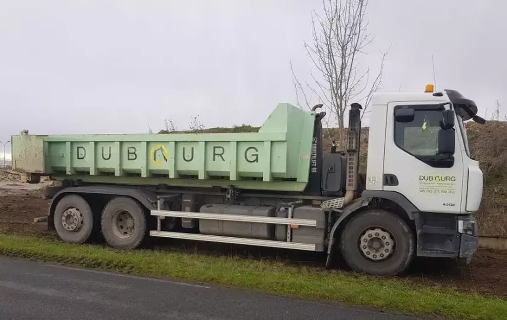 Louez une benne pour vous simplifier le traitement de vos déchets de gravats ou bois à Vensac !