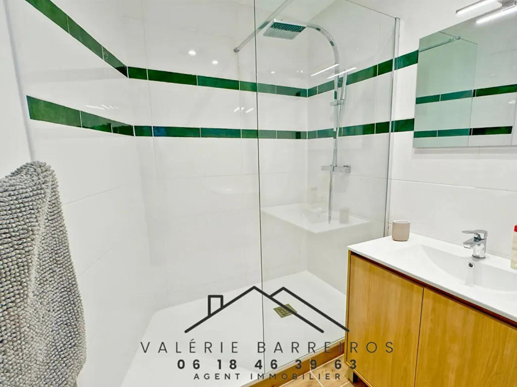 A saisir maison de ville entièrement rénovée de 125 m² habitables sur la commune de ELBEUF 76500