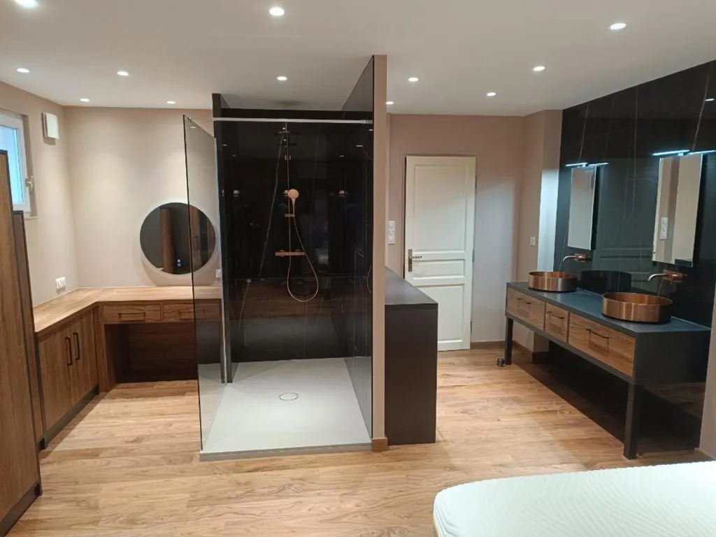 Rénovation d’une suite parentale SDB et dressing en peinture de finition laque mate entre le Havre et Honfleur 