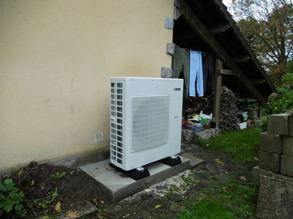 Pompe à chaleur Frisquet en relève de chaudière gaz à longueil, proche Offranville