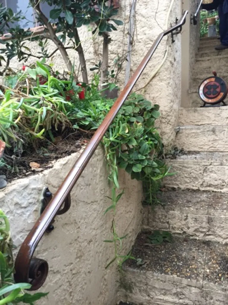 METAL CONCEPT MARTIGUES FABRIQUE ET POSE MAIN COURANTE RAMPE FER FORGE POUR SECURITE ESCALIER CARRY LE ROUTE ET AIX EN PROVENCE 