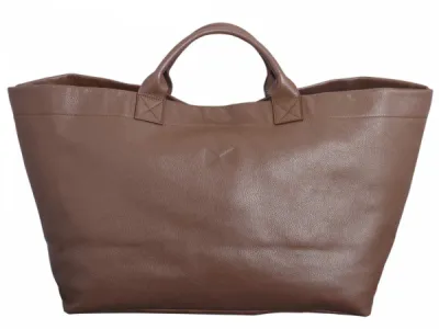 prises de vue maroquinerie packshot sac de voyage marron