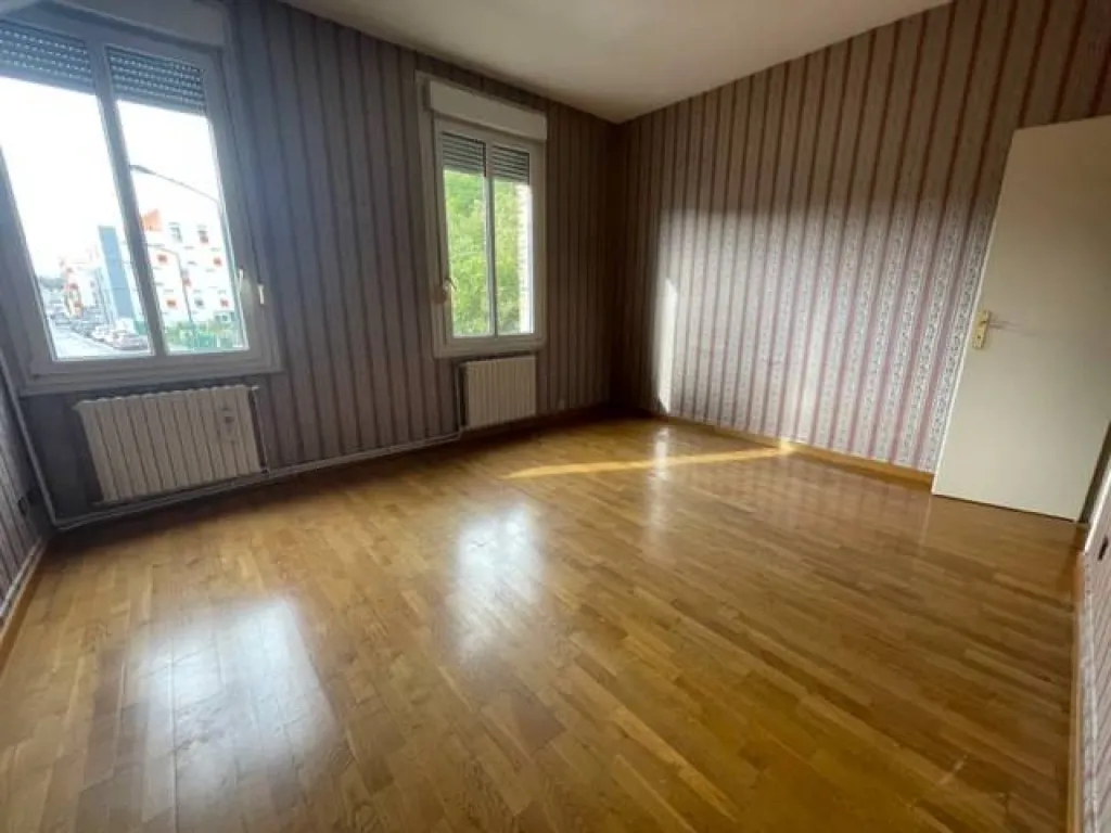 A saisir maison à rafraîchir de 121 m² habitable sur la commune de CAUDEBEC LES ELBEUF