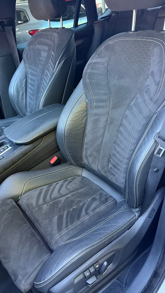 Nettoyage intérieur professionnel d'un BMW X5 à Saint-Étienne : cuir, Alcantara et plastiques