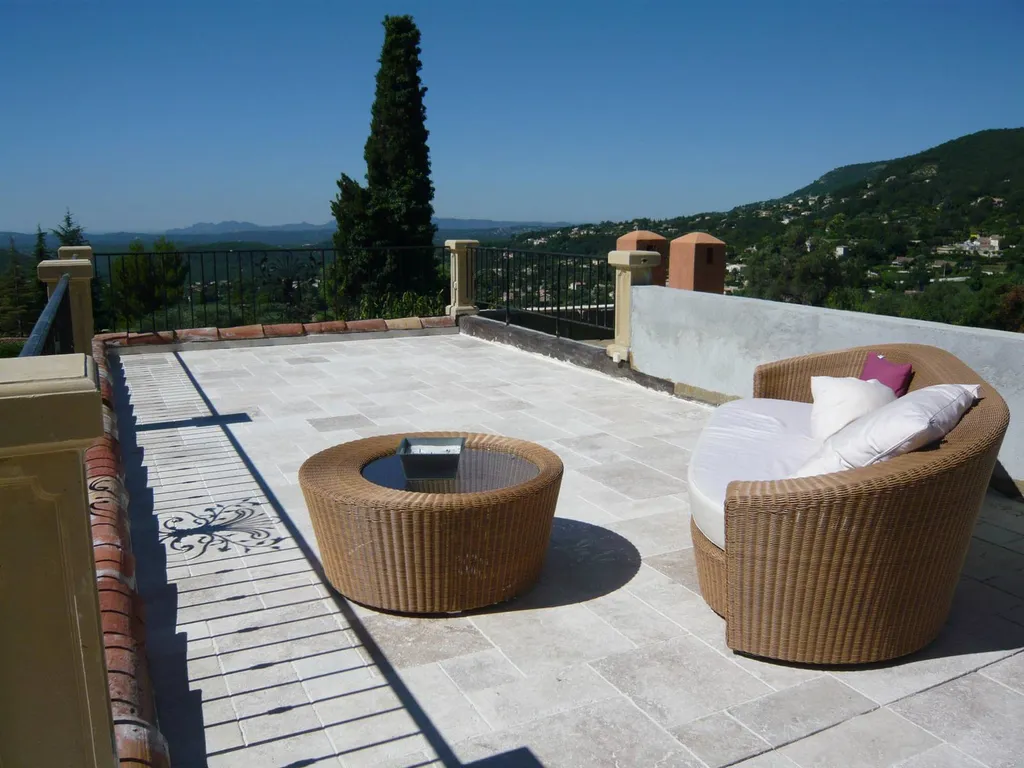 Travertin Classic - Une terrasse extérieure éblouissante