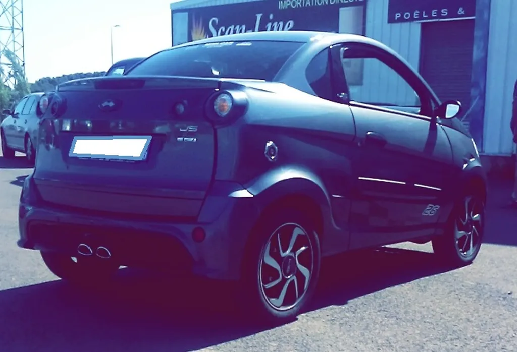 Voiture sans permis Marseille JS RC Coupé DCI + Clim