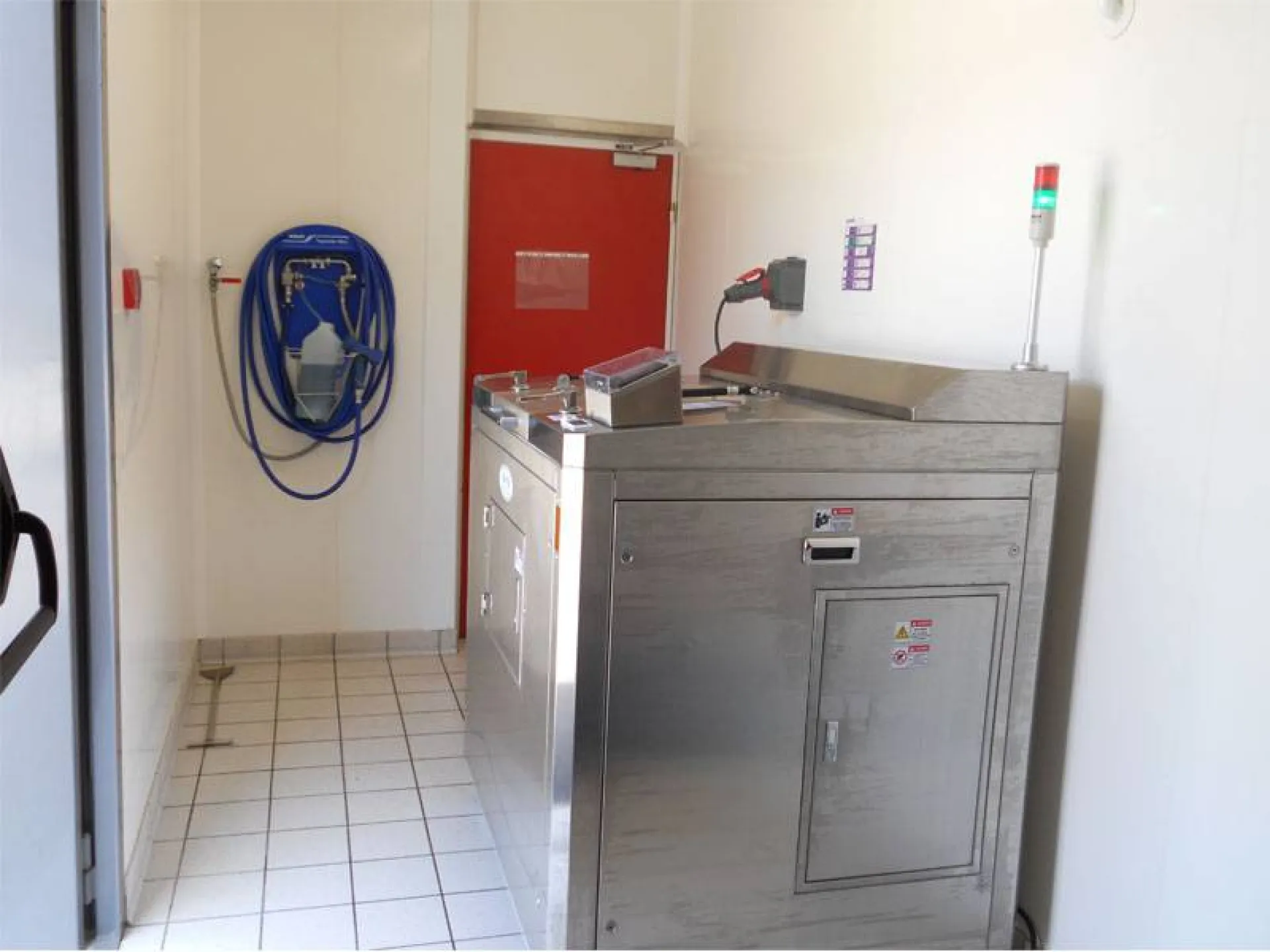 Instalation d'un Eco-digesteur pour le traitement des déchets alimentaires à la Cafétéria Carré Rouge à Villefontaine (38)