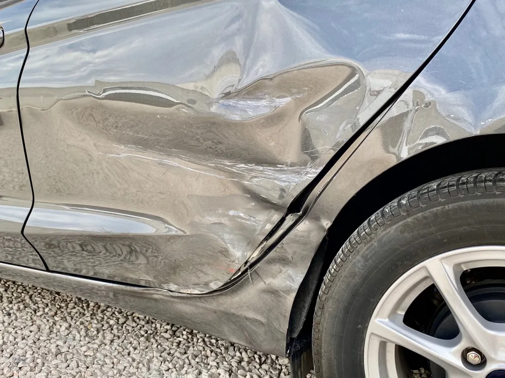 Réparation carrosserie Remplacement Aile arrière Ford Fiesta à Carnoux avec franchise offerte 