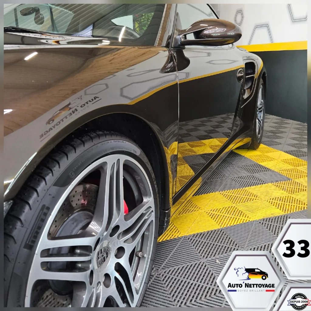 ​Sublime rénovation d'une Porsche avec lustrage complet et protection céramique longue durée dans notre centre Auto'Nettoyage à Marcheprime