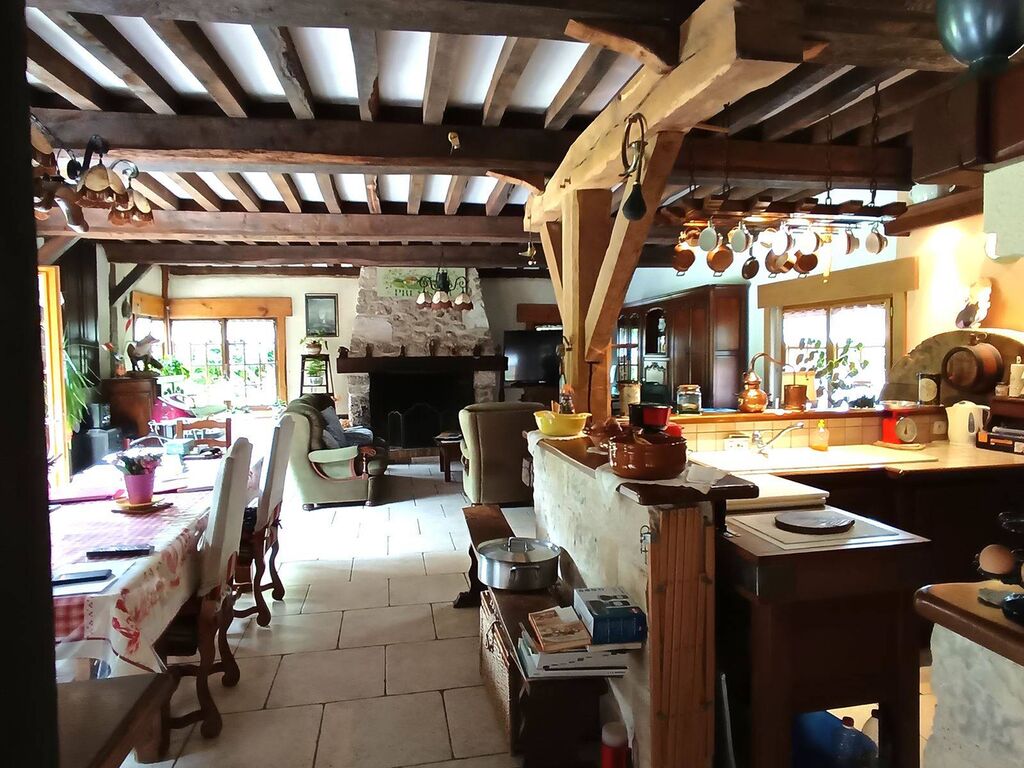 À VENDRE – Pressoir rénové dans un environnement paisible proche Pont l'Evêque 14130