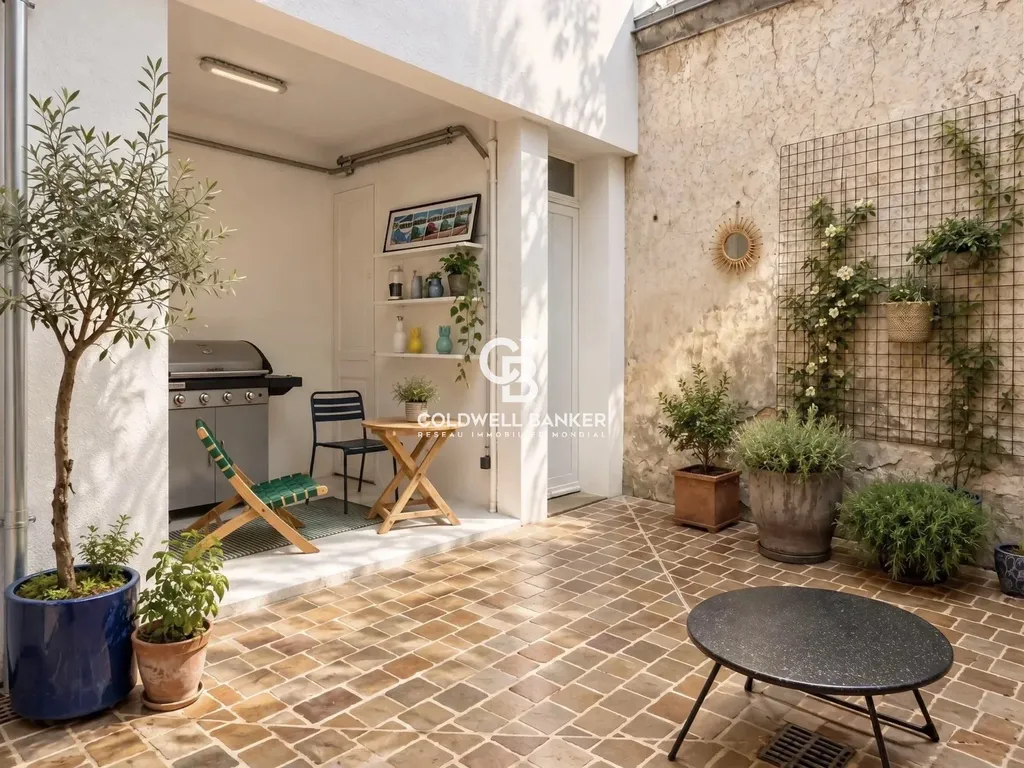 Patio pavé méditerranéen à l’abri des regards, maison avec patio au Mans