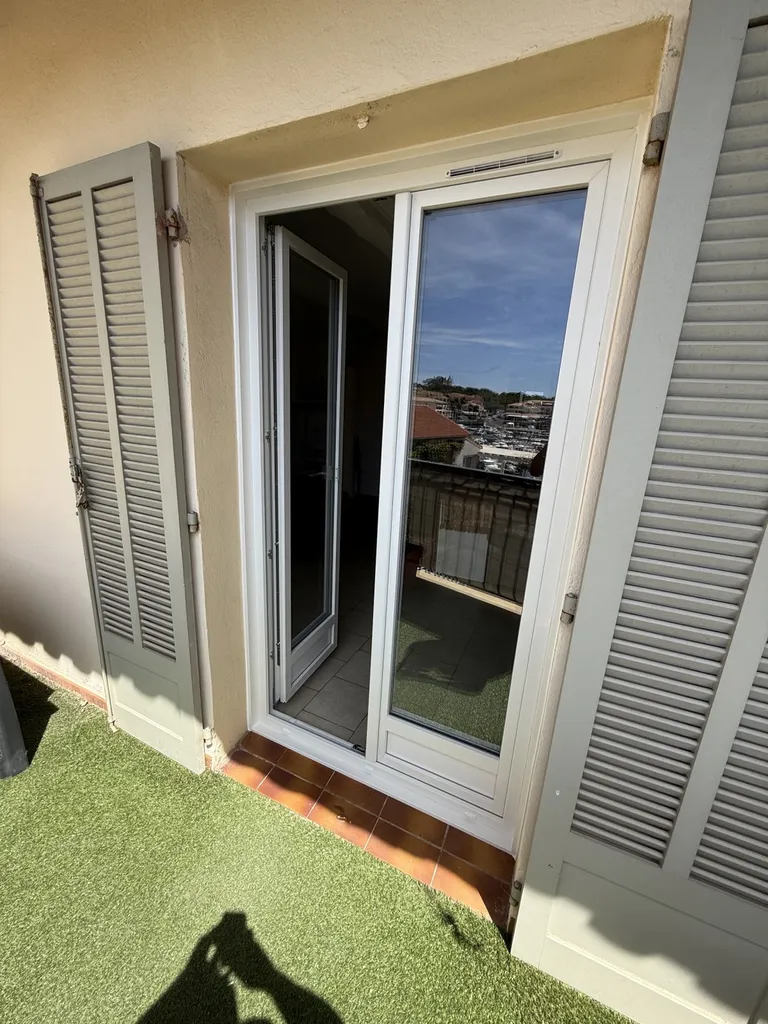 Mise en place de menuiseries Oknoplast sur Martigues