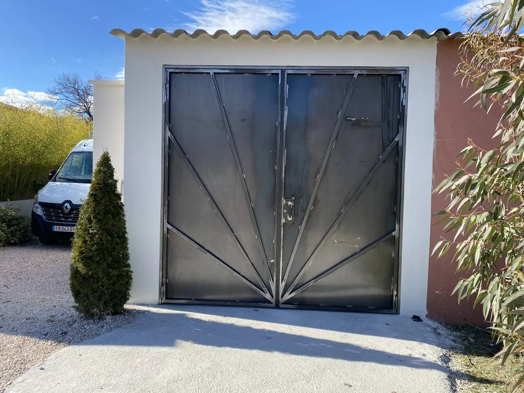 artisan ferronnier porte en acier sur mesure velaux