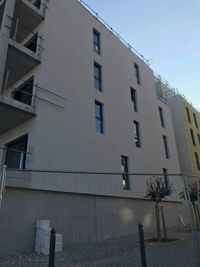 Après recouvrement façade et peinture Les Milles