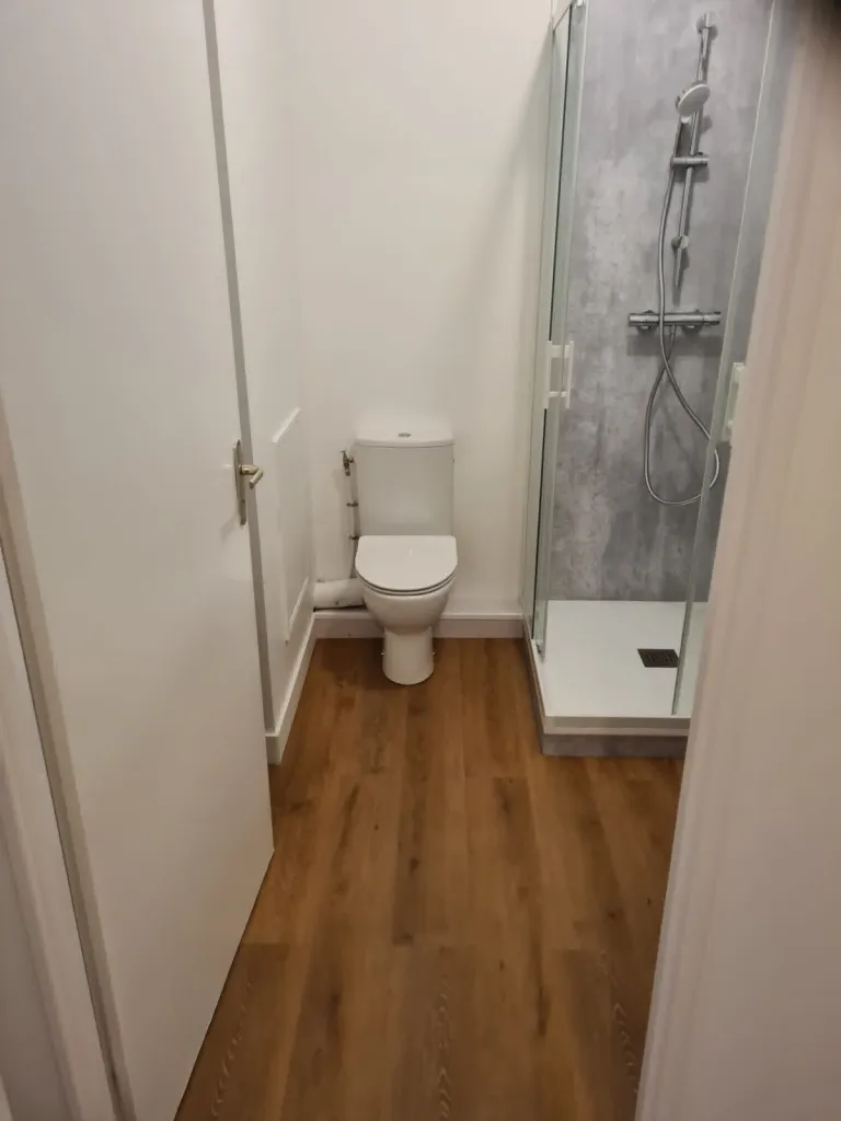 Rénovation d'une salle de bains suite à un dégât des eaux dans un appartement situé en centre ville du Havre 76