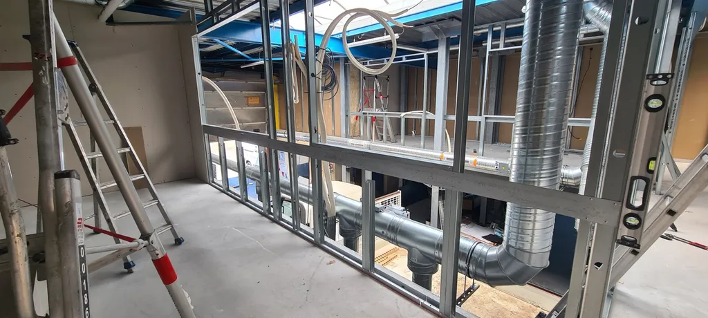 Combien coûte l'aménagement de locaux industriels en bureaux à Pessac ?